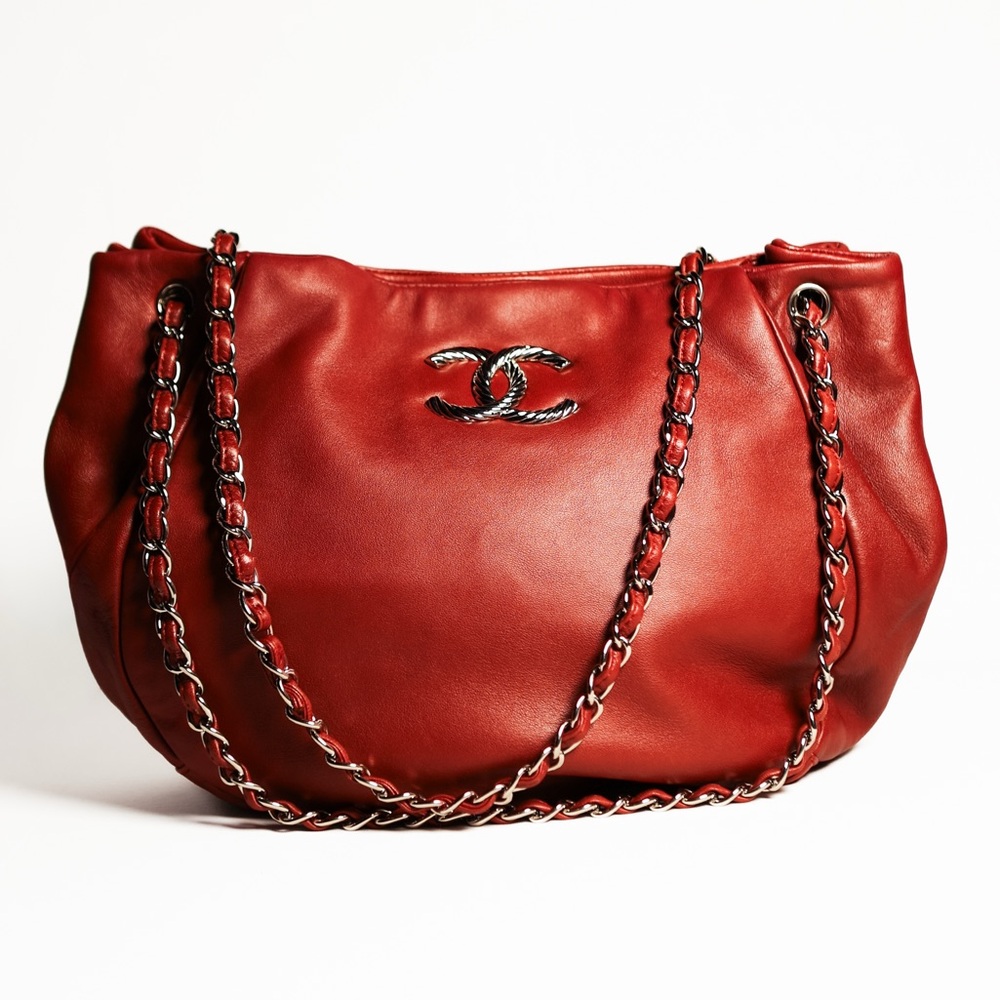 CHANEL CC Sensual Shopper Lambskin Hobo Tote in Red
